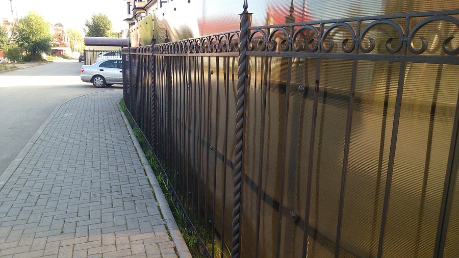 Забор из поликарбоната, ворота